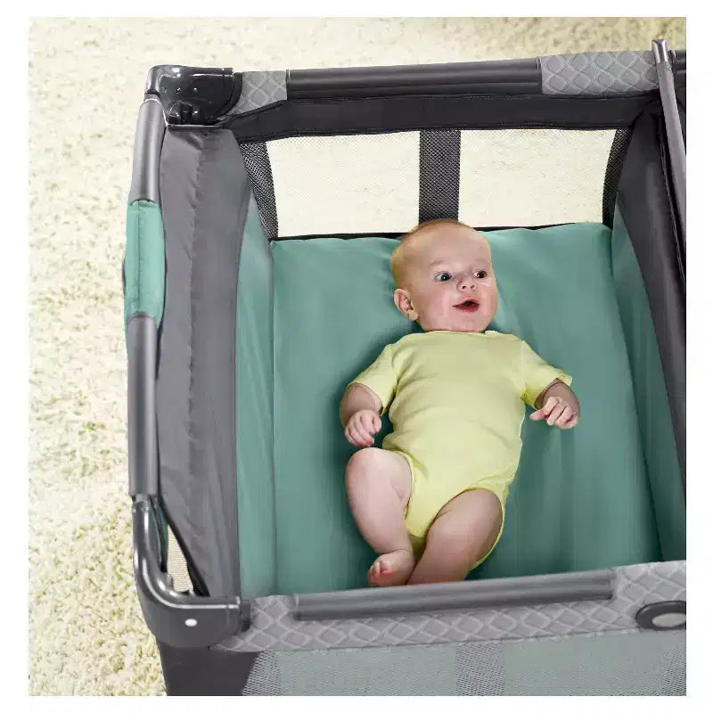 Parc Pack 'n Play Change 'n Carry : Roues verrouillables, Table à langer, Mobile pour bébé, Sac de transport
