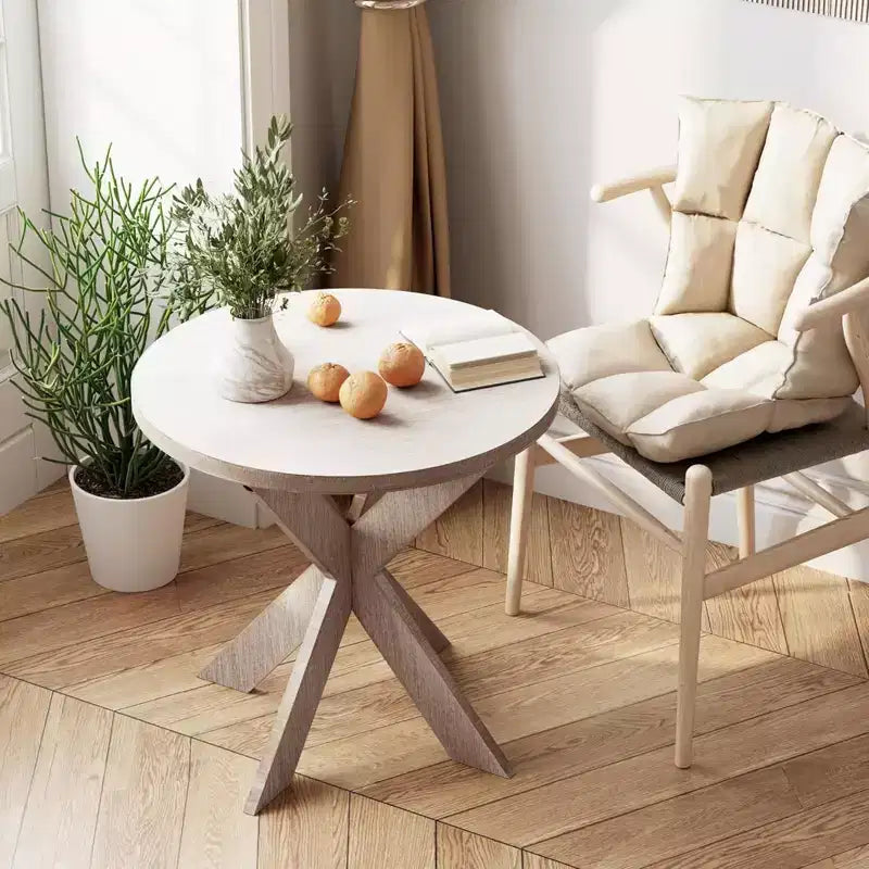 Bout de canapé rond en bois style fermette avec pieds croisés, finition gris vintage