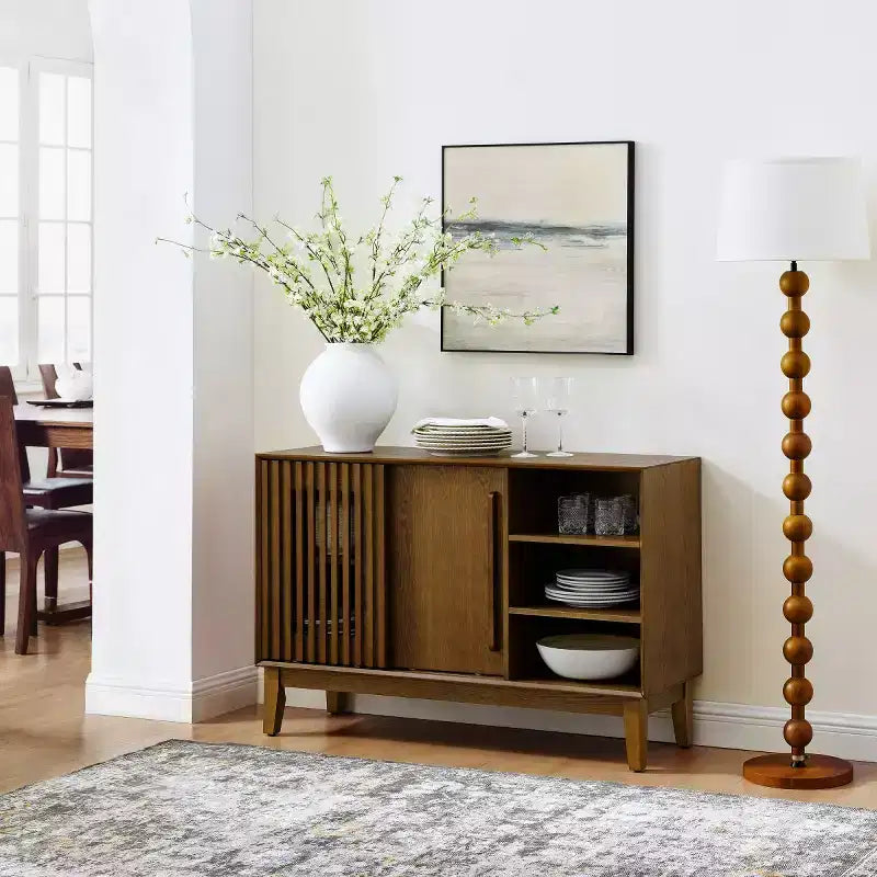 Meuble TV et buffet de rangement Mid-Century Modern de 47 po avec porte coulissante à lattes et pieds en bois massif