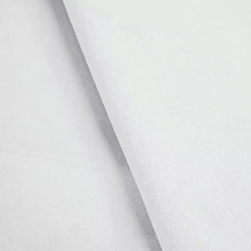 Lit Queen sur mesure avec tête de lit incurvée, blanc cassé